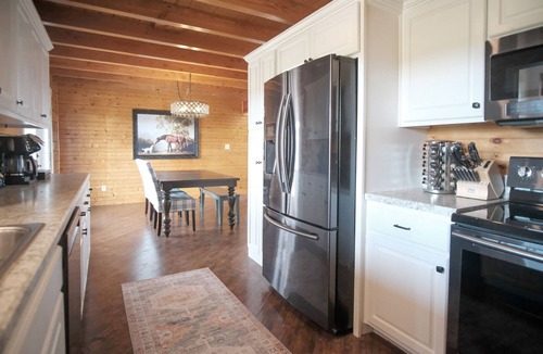 Coxs Creek Cabin | Bourbon Trail Cabin + Huge Game Room + Hot Tub
