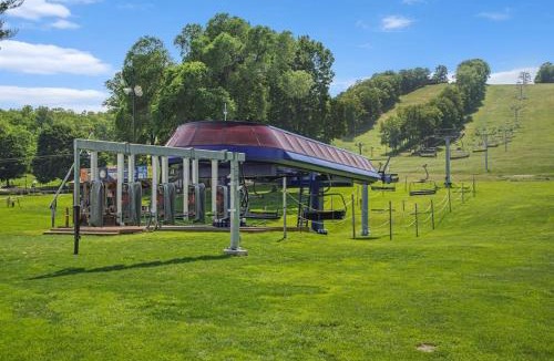 Boyne Falls House | Boyne Mountain Getaway, Unit B
