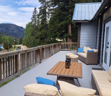 Squamish-Lillooet Regional District Cabin | Bralorne Suites