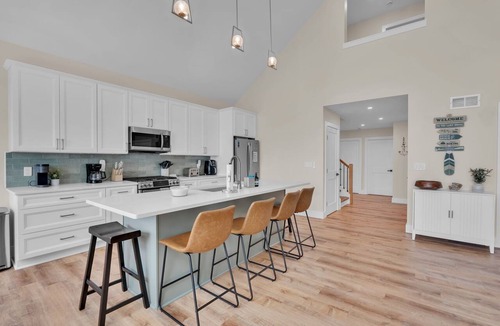 Lakeville House | BRAND NEW! BUILT IN 2025! SLEEPS 14!