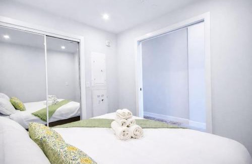 Kensington Apartment | Brand New King Bed Suite Gym UG Park Kensington