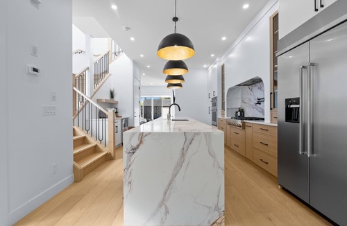 Southwest Calgary House | Brand New Luxury 3BD King Bed, A/C-Tree Lined St