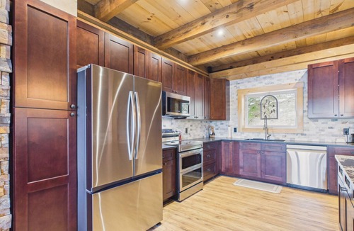 Dorset Cabin | Brand New Luxury Log Cabin on Paint Lake
