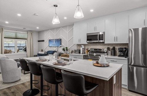 Harvie Heights Apartment | Brand new Townhouse at Gates to Banff National park - Mountain Views and Hot Tub