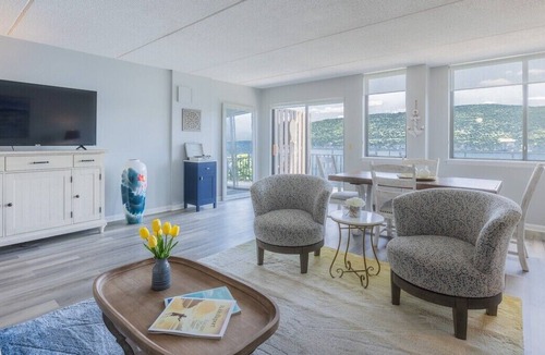 Naples Condo | Breathtaking Lakefront Condo w/ Lake Views