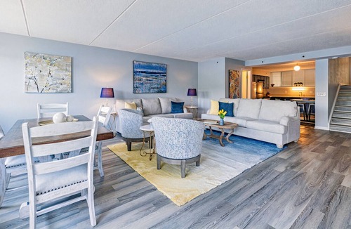 Naples Condo | Breathtaking Lakefront Condo w/ Lake Views