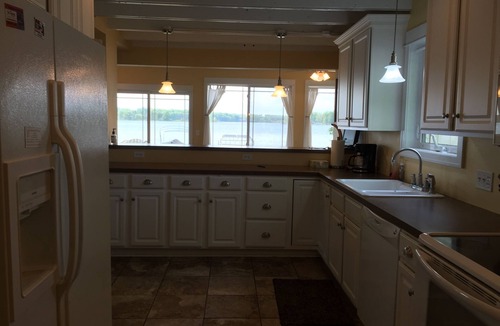 Delton Cottage | Brenda's Beach House - Sandy beach, gentle sloping lake bottom - Upper Crooked