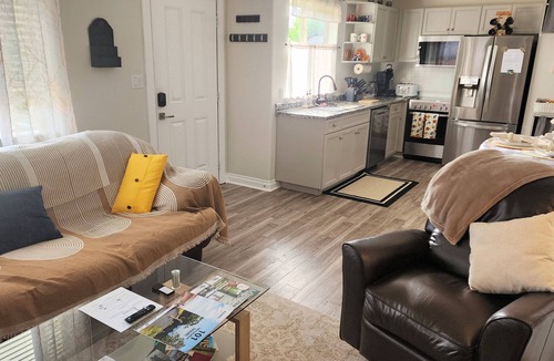 Regional District of Nanaimo House | Bright 2-Bedroom Suite in Nanaimo | Quiet Area | Close to Parks & Shops