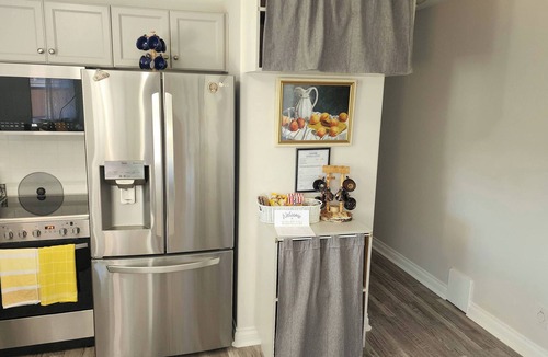 Regional District of Nanaimo House | Bright 2-Bedroom Suite in Nanaimo | Quiet Area | Close to Parks & Shops