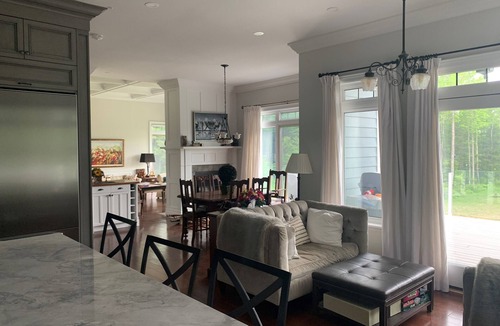 Perry Cottage | Bright, beautifully renovated lake-front cottage just north of Huntsville.