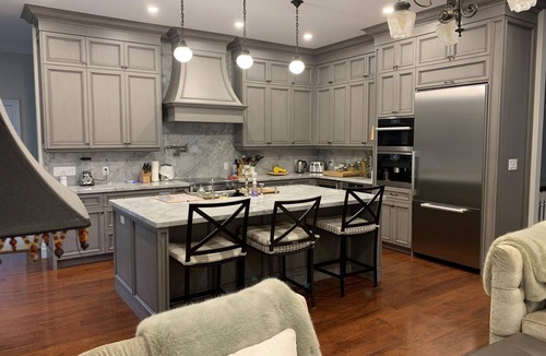 Perry Cottage | Bright, beautifully renovated lake-front cottage just north of Huntsville.