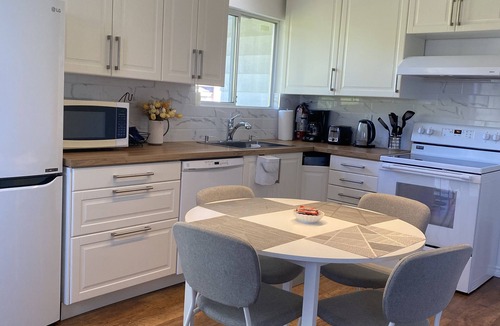 Central Lonsdale House | Bright&Comfortable Upper Floor|Convenient Location
