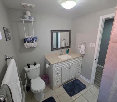 Brampton House | Bright Cozy 2-Bedroom Main Floor Suite