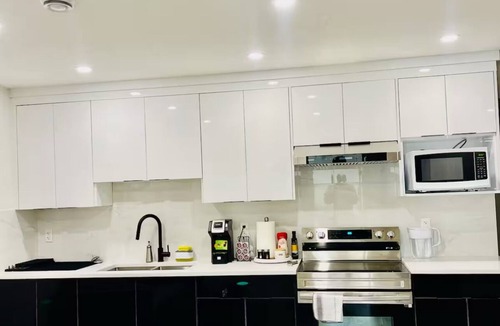 Calgary Apartment | Bright Modern 2BD Quiet Near airport Free Parking Brand new Biggest HUB