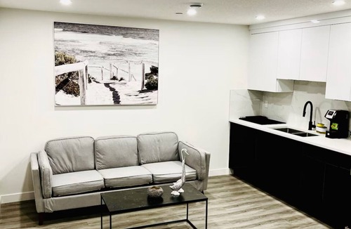 Calgary Apartment | Bright Modern 2BD Quiet Near airport Free Parking Brand new Biggest HUB