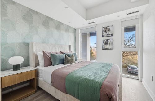 The Queensway Apartment | Bright Modern Townhouse Patio Family Friendly