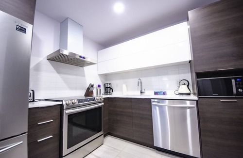 Cote-Des-Neiges—Notre-Dame-De-Grace House | Bright *private terrace*gym* 1bedroom* parking