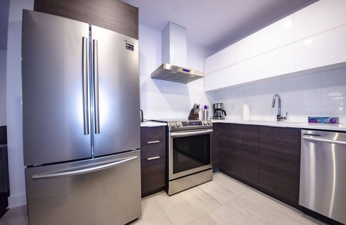 Cote-Des-Neiges—Notre-Dame-De-Grace House | Bright *private terrace*gym* 1bedroom* parking