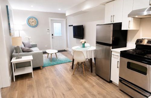 Burnaby Apartment | Bright Suite with parking 30 min to MAJOR INTERNATIONAL SPORTING EVENT skytrain