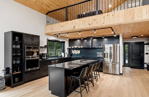 Mount Jackson House | Bryce Resort - Panoramic Mountain Views - 4 Bedroom - Hot Tub