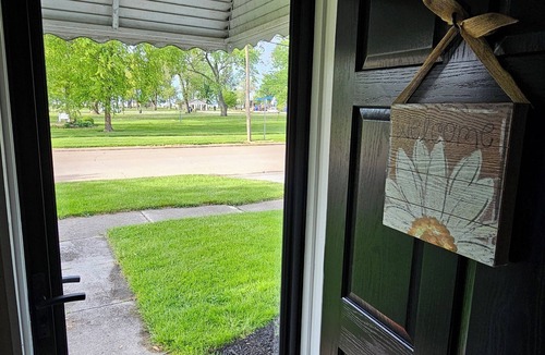 Port Clinton House | Buckeye Bungalow 2 Park-Beach-Bonfires Near everything & dog friendly