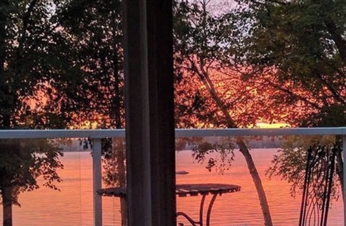 Selwyn House | Buckhorn Lake Waterfront Cottage |Wood burning lakeside Sauna, campfire - MAJOR INTERNATIONAL SPORTING EVENT