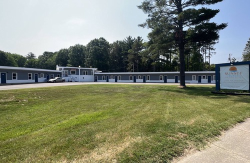 Bridgman House | Budget-Friendly Option in Bridgman, MI