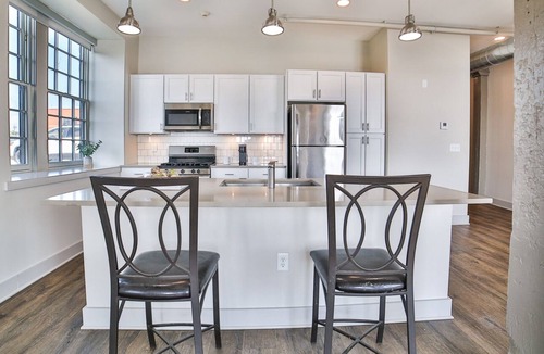 Buffalo Apartment | Buffalo/Niagara Colossal Condo-Monthly rates