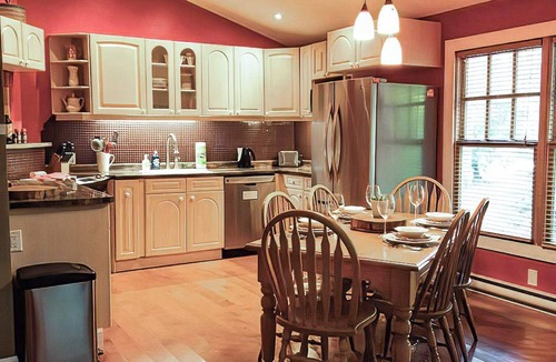 Tobermory House | Cabin Near Little Tub Harbour & Flowerpot Tours