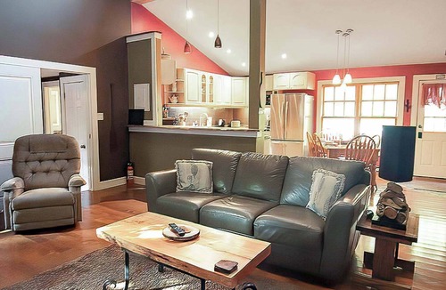 Tobermory House | Cabin Near Little Tub Harbour & Flowerpot Tours