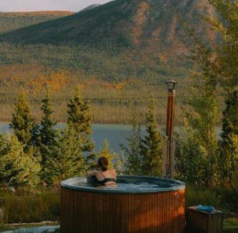 Yukon Other | Cabins Over Crag Lake Glamping Lynx