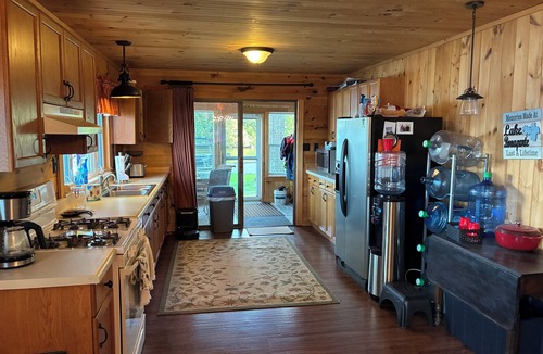Town of Diana Cottage | CAMP OASIS. Beautiful 3 bedroom waterfront cottage on a peninsula with AC