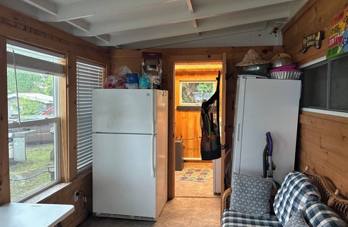Town of Diana Cottage | CAMP OASIS. Beautiful 3 bedroom waterfront cottage on a peninsula with AC