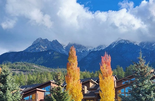 East Kootenay House | Canadian Rockies Retreat: Mountain Views 3 Decks A/C Gas Fireplace