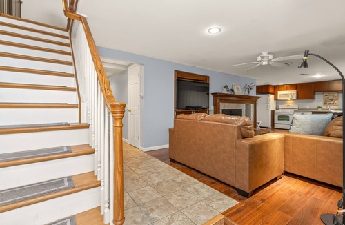 Rushville House | Canandaigua Lake | Near Wineries | Sleeps up to 10 | Hot tub