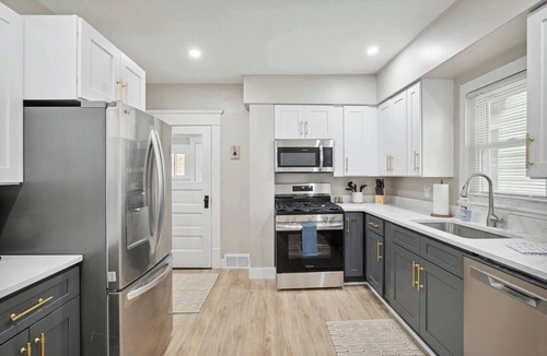 Lansing House | Capitol Oasis 3 bed/2 bath near downtown Lansing!