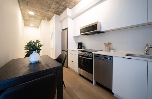 Carlingwood - McKellar Park - Laurentien View Apartment | Carlton West Modern Living | Executive Stay 1BR