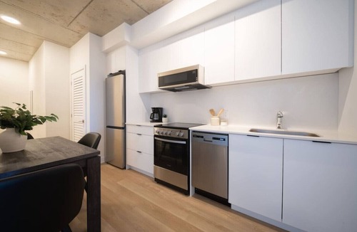 Carlingwood - McKellar Park - Laurentien View Apartment | Carlton West Modern Living | Comfort Stay 1BR