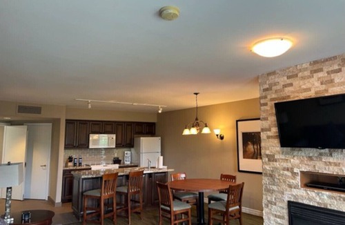 Oro-Medonte Condo | Carriage Country Club Home Away From Home