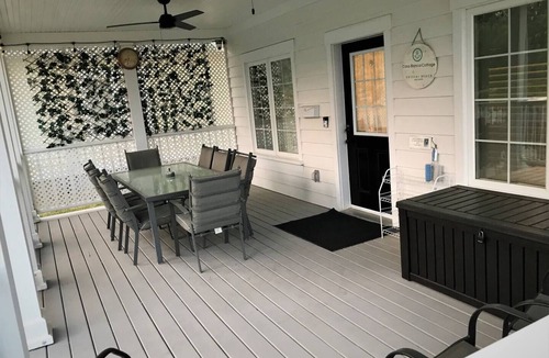 Crystal Beach House | Casa Blanca Cottage - 7 Minute walk to Crystal Beach