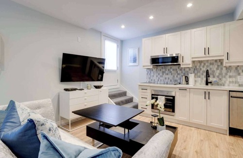 Leslieville Apartment | Casa Hotels | Stylish Suite with Private Patio
