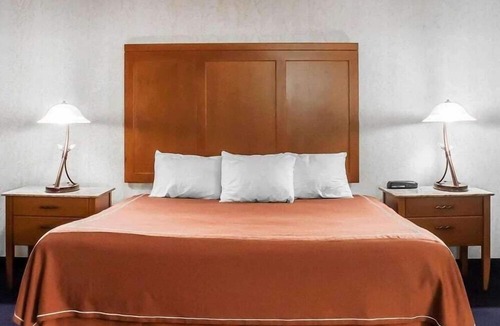 Niagara Falls Hotel | Castle Inn & Suites