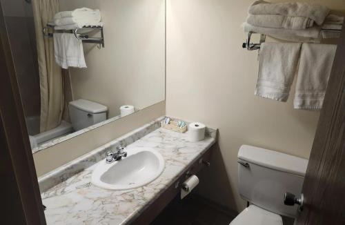 Fraser Lake Hotel | Cataline Motor Inn