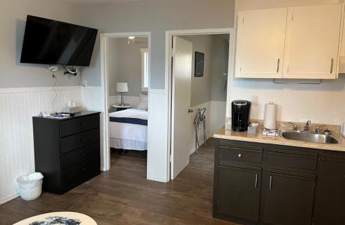 Radium Hot Springs Hotel | Celadon Lodge