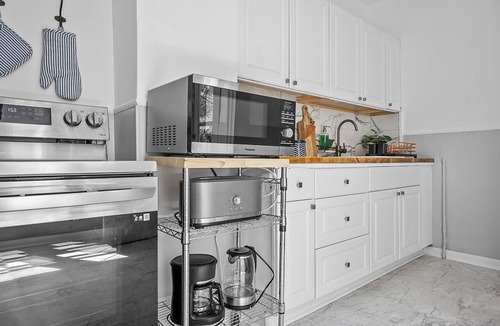 University Circle Apartment | Center of Little Italy #2