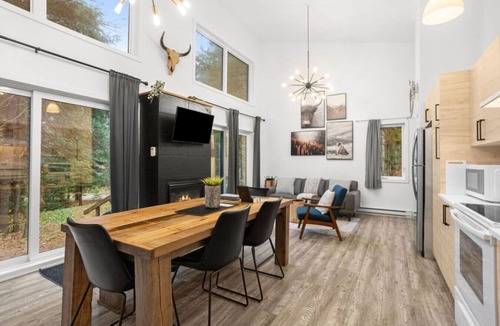 Sainte-Lucie-des-Laurentides Ski Chalet | Chalet avec spa privé à louer dans les Laurentides — Lac Sarrazin, Sainte-Lucie-des-Laurentides