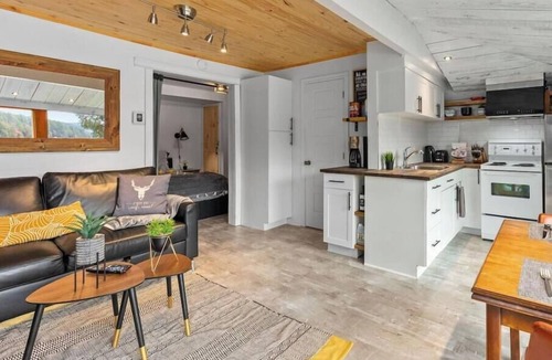 Sainte-Lucie-des-Laurentides Ski Chalet | Chalet intime bord du lac à louer dans les Laurentides — Lac Sarrazin, Sainte-Lucie-des-Laurentides