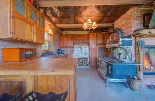 Sainte-Marguerite Ski Chalet | Chalet Ancestral - Old-World Charm by Lake