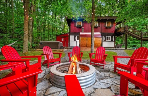 Bellaire Ski Chalet | Chalet Getaway | Hot tub | Sauna | Firepit | Pool
