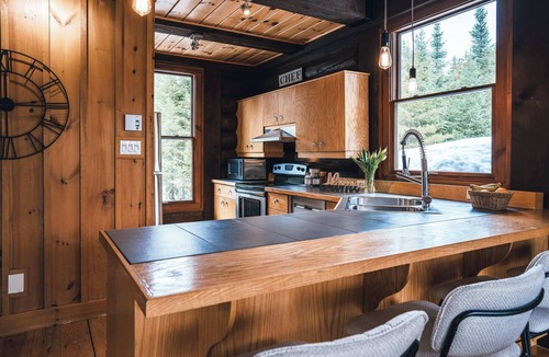 Lac Superieur Village Ski Chalet | Chalet Le Luxueux with spa - Mont-Tremblant region